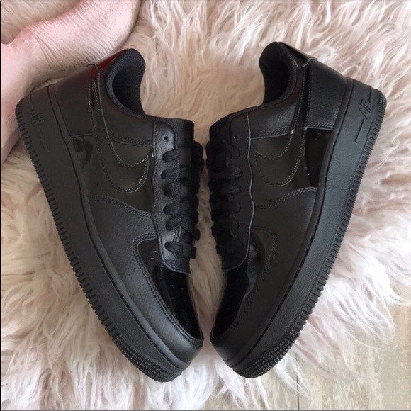NWT Nike Air Force 1 Triple Black - Picture 2 of 6